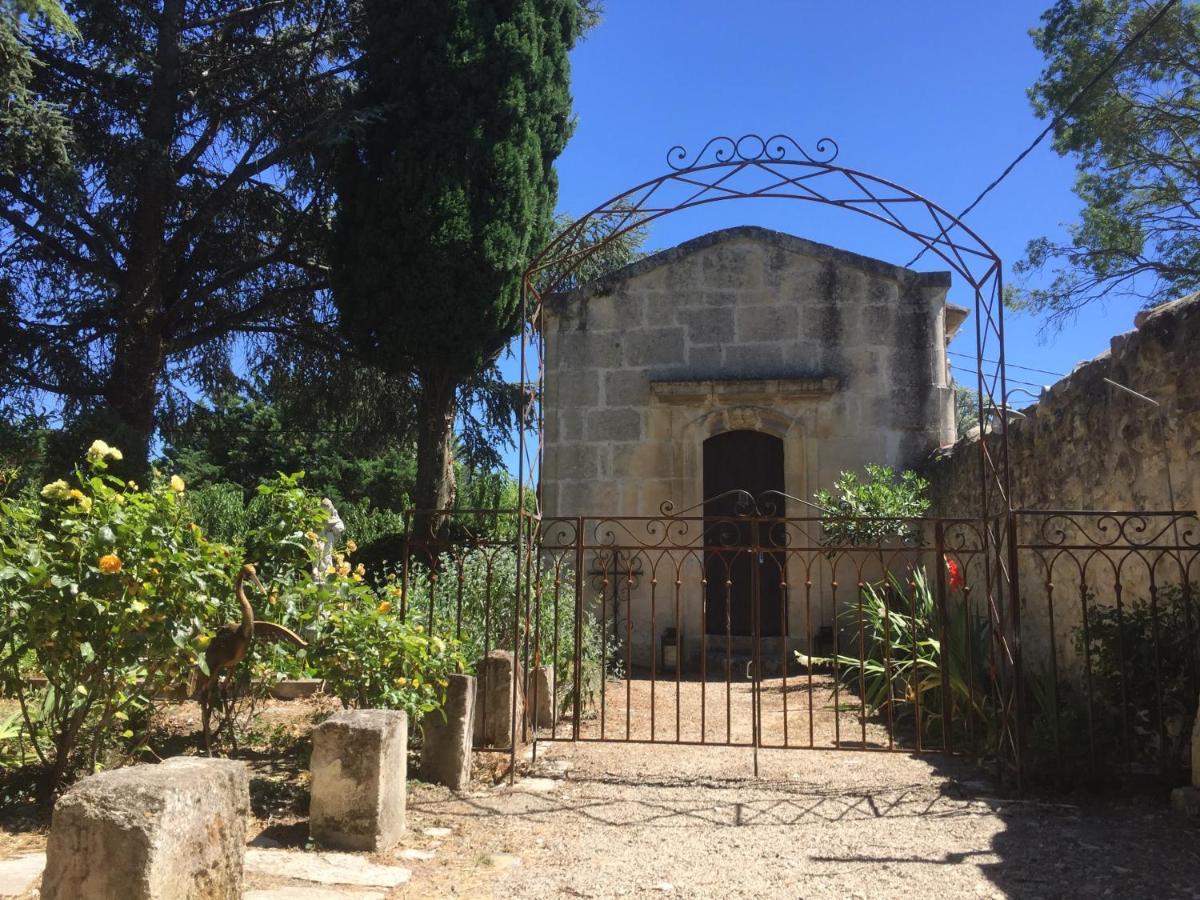 Mas De La Chapelle Sainte-Elisabeth Villa Tarascon Bagian luar foto