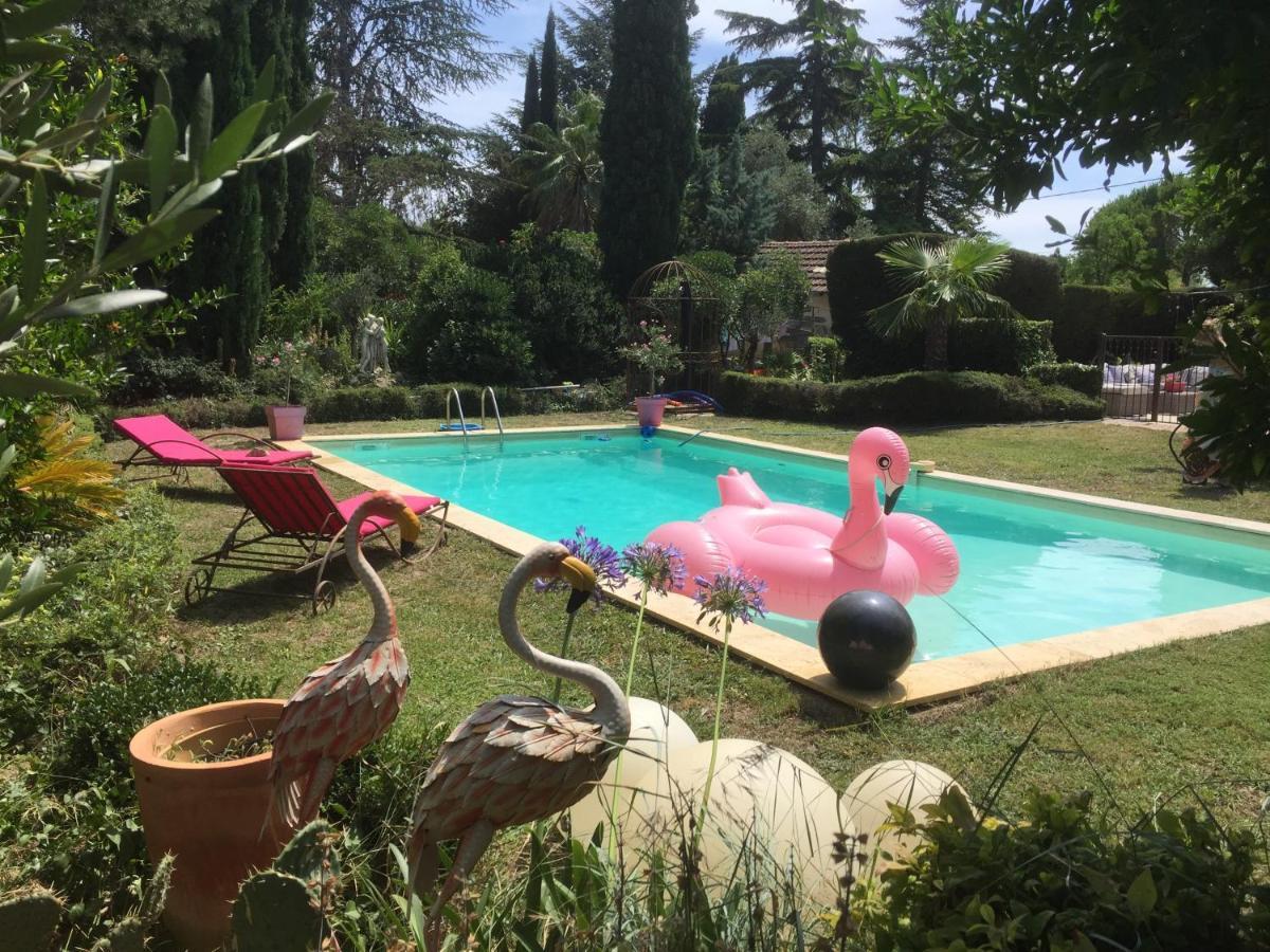 Mas De La Chapelle Sainte-Elisabeth Villa Tarascon Bagian luar foto