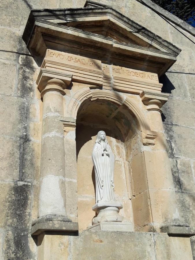 Mas De La Chapelle Sainte-Elisabeth Villa Tarascon Bagian luar foto