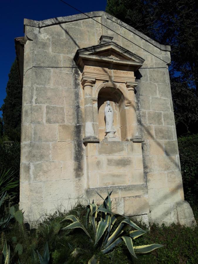 Mas De La Chapelle Sainte-Elisabeth Villa Tarascon Bagian luar foto