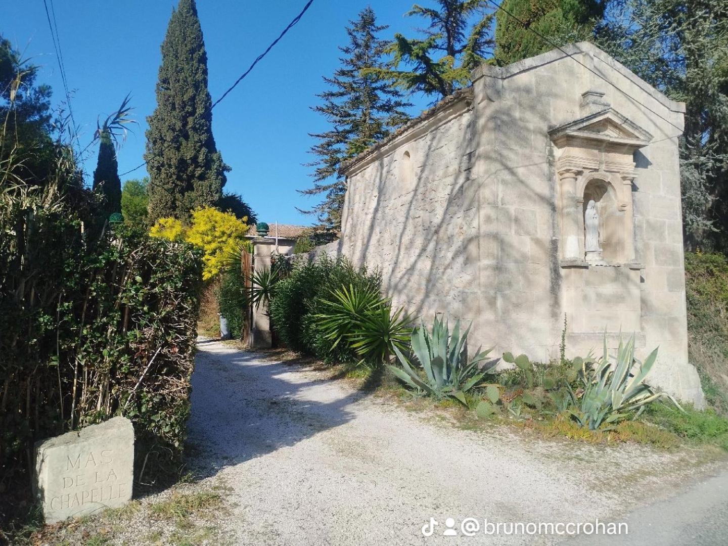 Mas De La Chapelle Sainte-Elisabeth Villa Tarascon Bagian luar foto