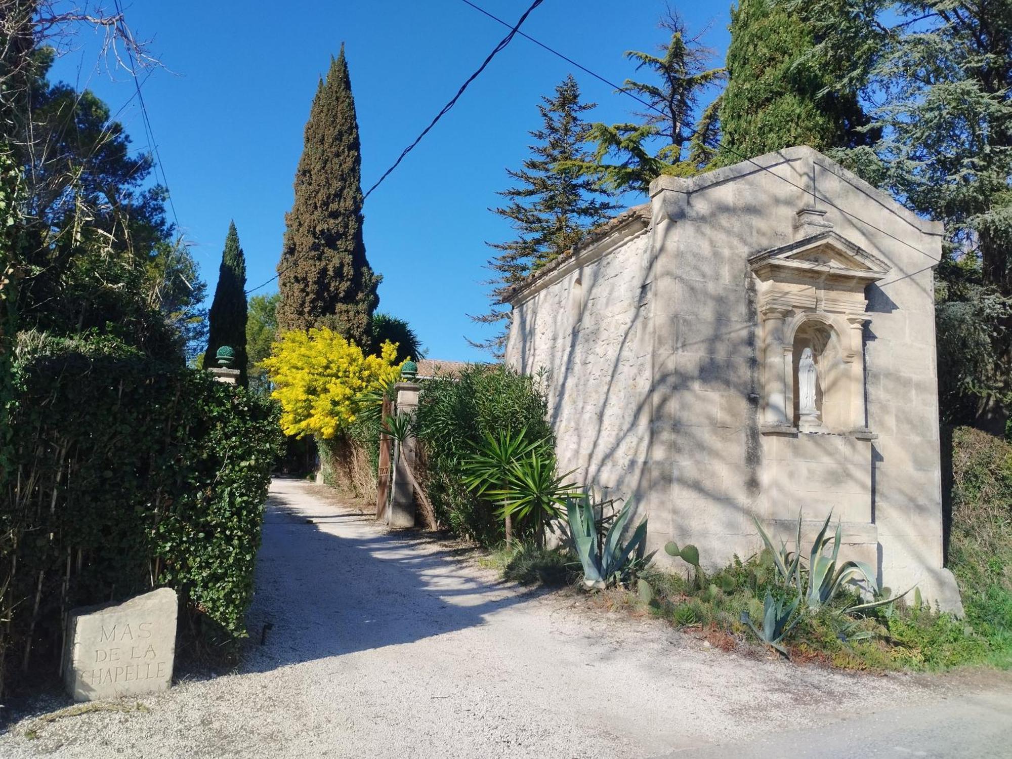 Mas De La Chapelle Sainte-Elisabeth Villa Tarascon Bagian luar foto