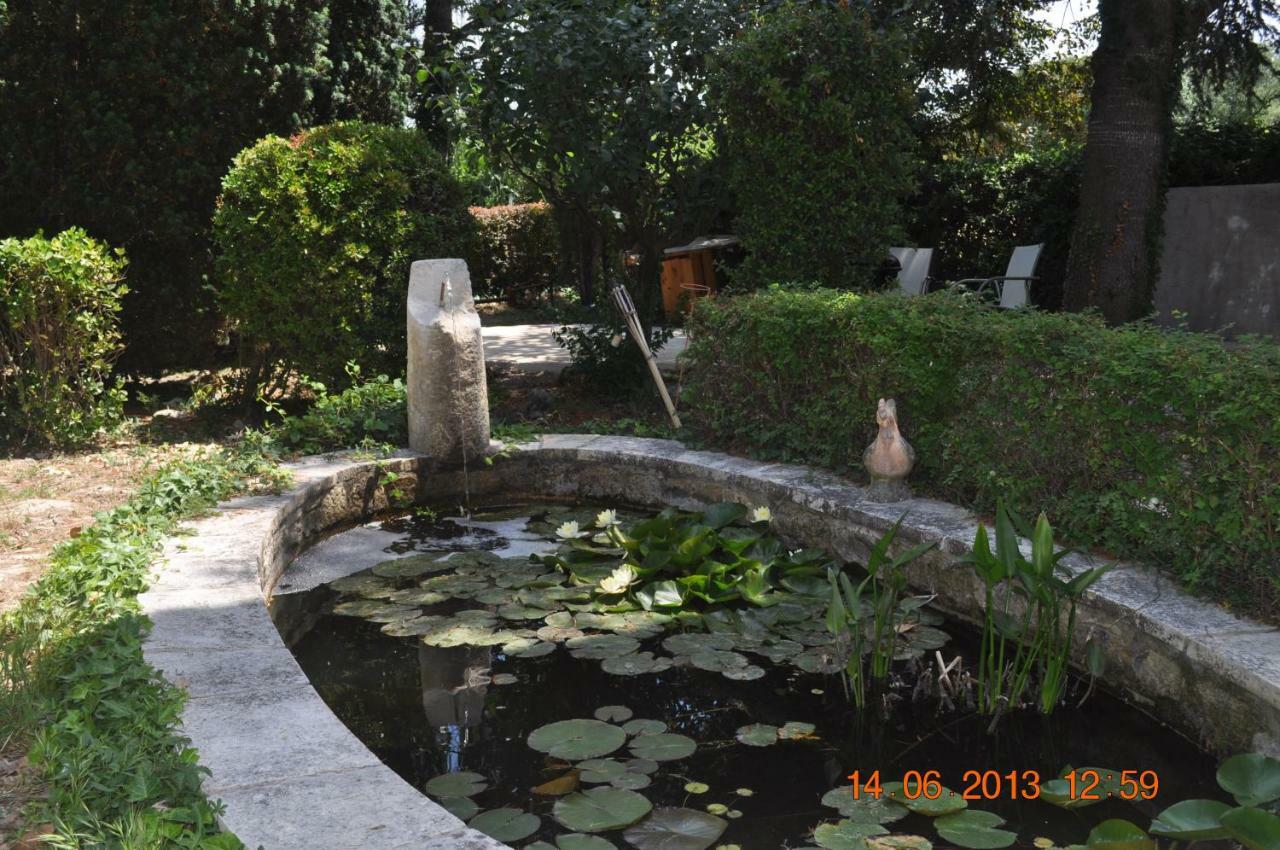 Mas De La Chapelle Sainte-Elisabeth Villa Tarascon Bagian luar foto