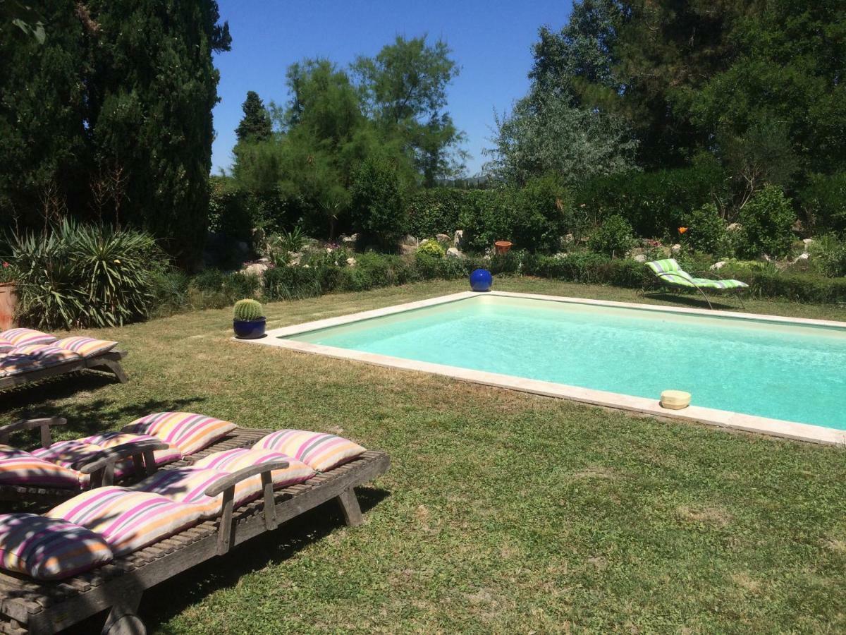 Mas De La Chapelle Sainte-Elisabeth Villa Tarascon Bagian luar foto